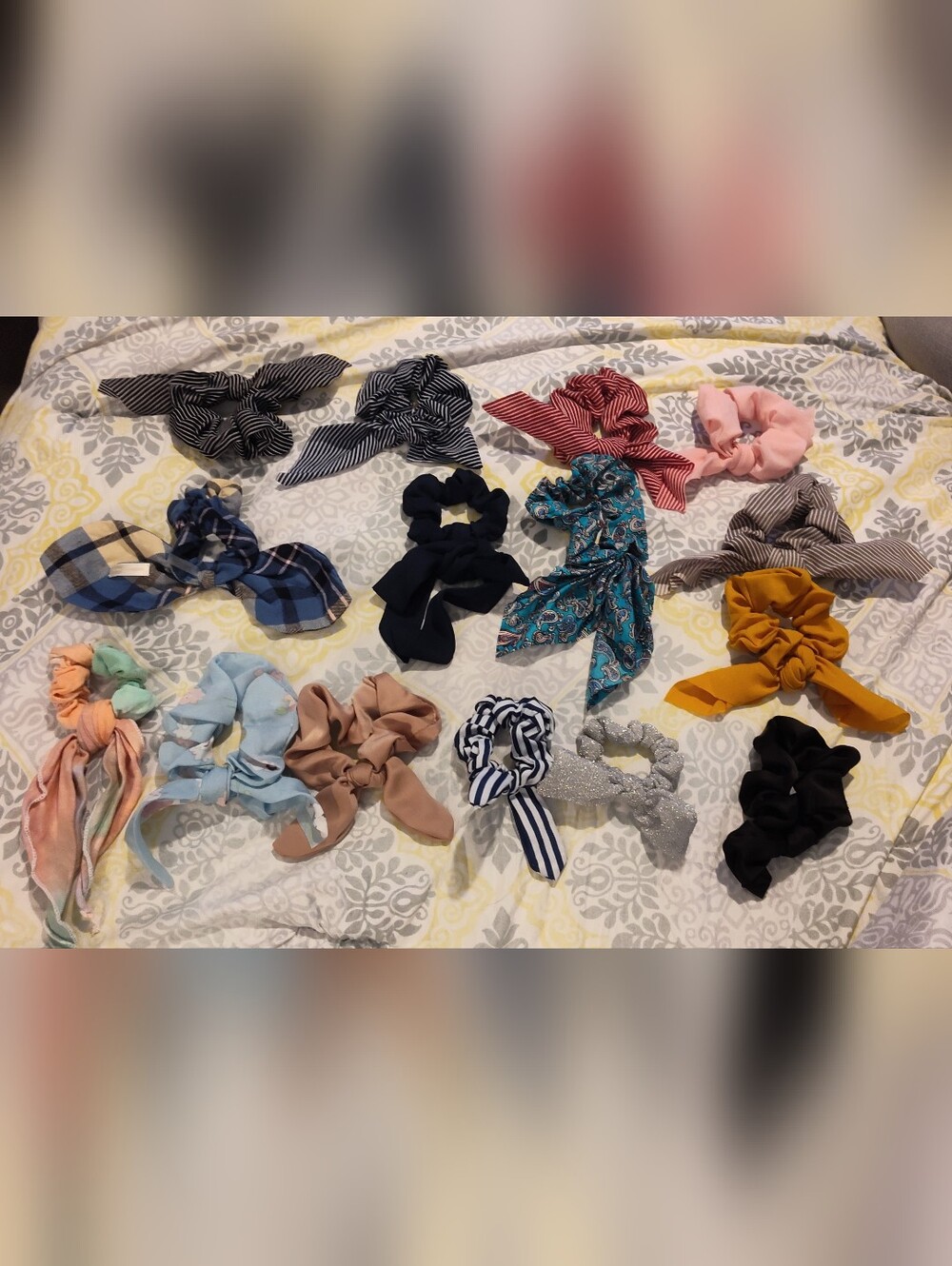 Like-New! Bundle Of 15 Bow Scrunchie Hair Ties -